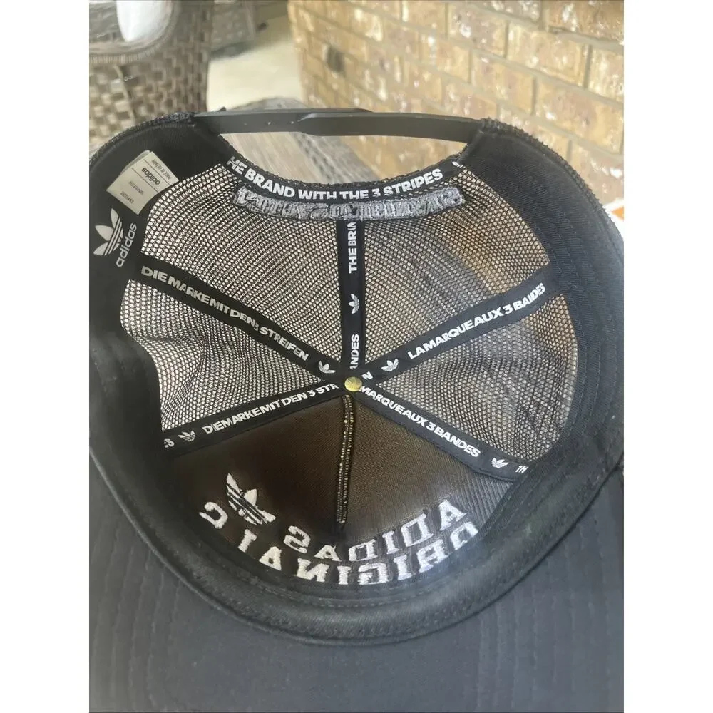 Mens Adidas Originals Snapback Cap Hat. Nice!!